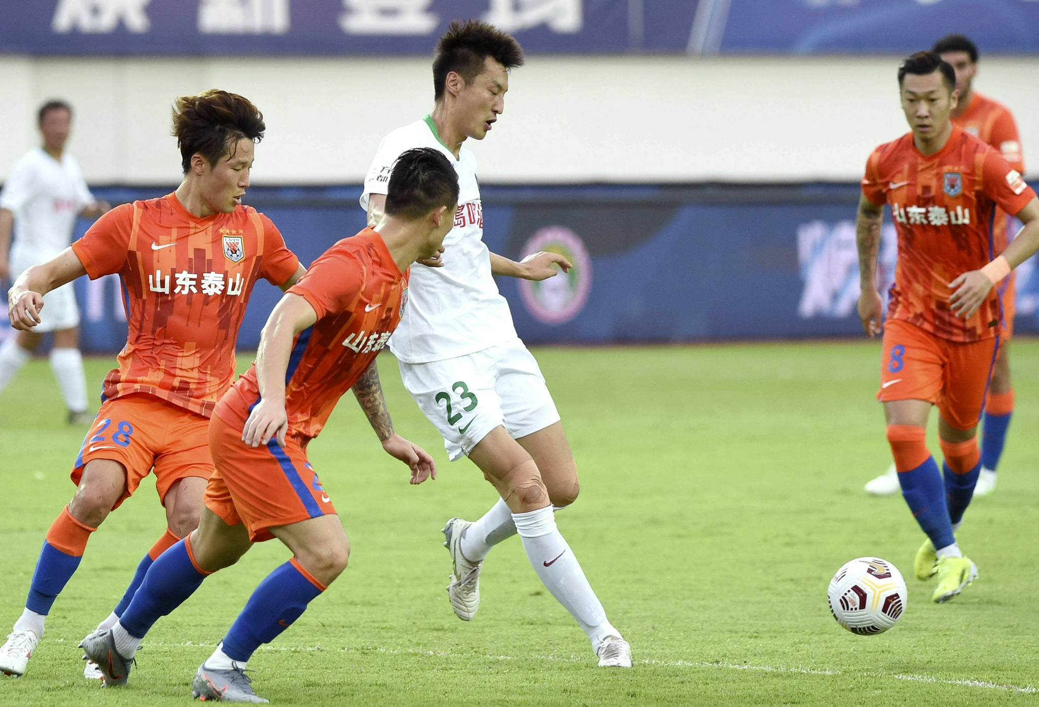 山东鲁能全队士气高涨,势必稳操胜券取得胜利 山东鲁能全队士气高涨,势必稳操胜券取得胜利