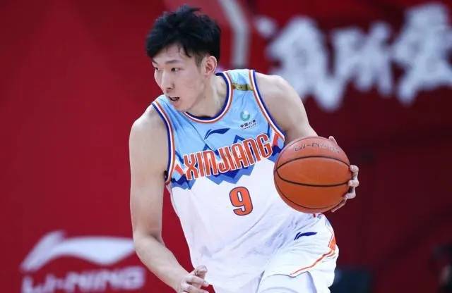 球队签下年轻新秀,引发疑似重大转会传言 球队签下年轻新秀,引发疑似重大转会传言