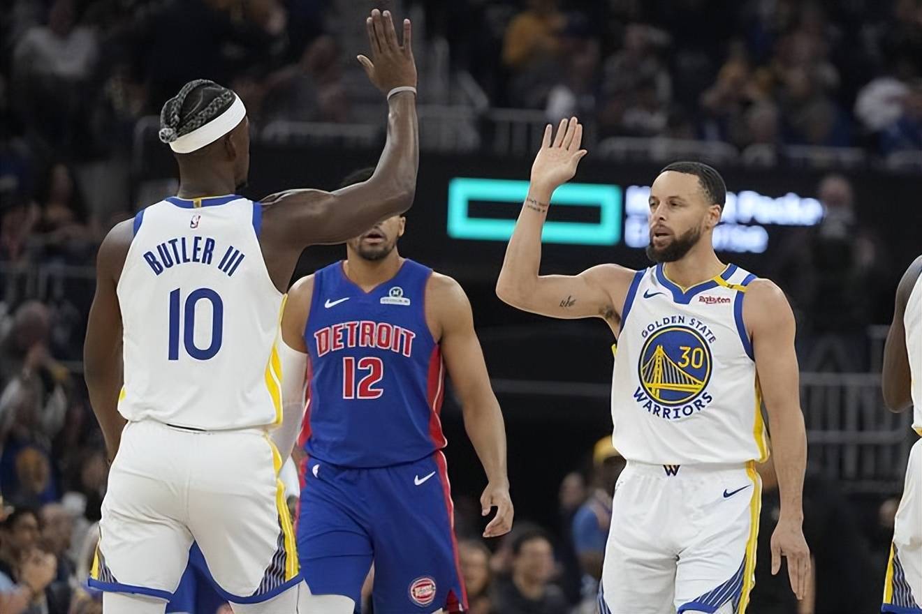 爵士横扫深圳队，库里高光表现