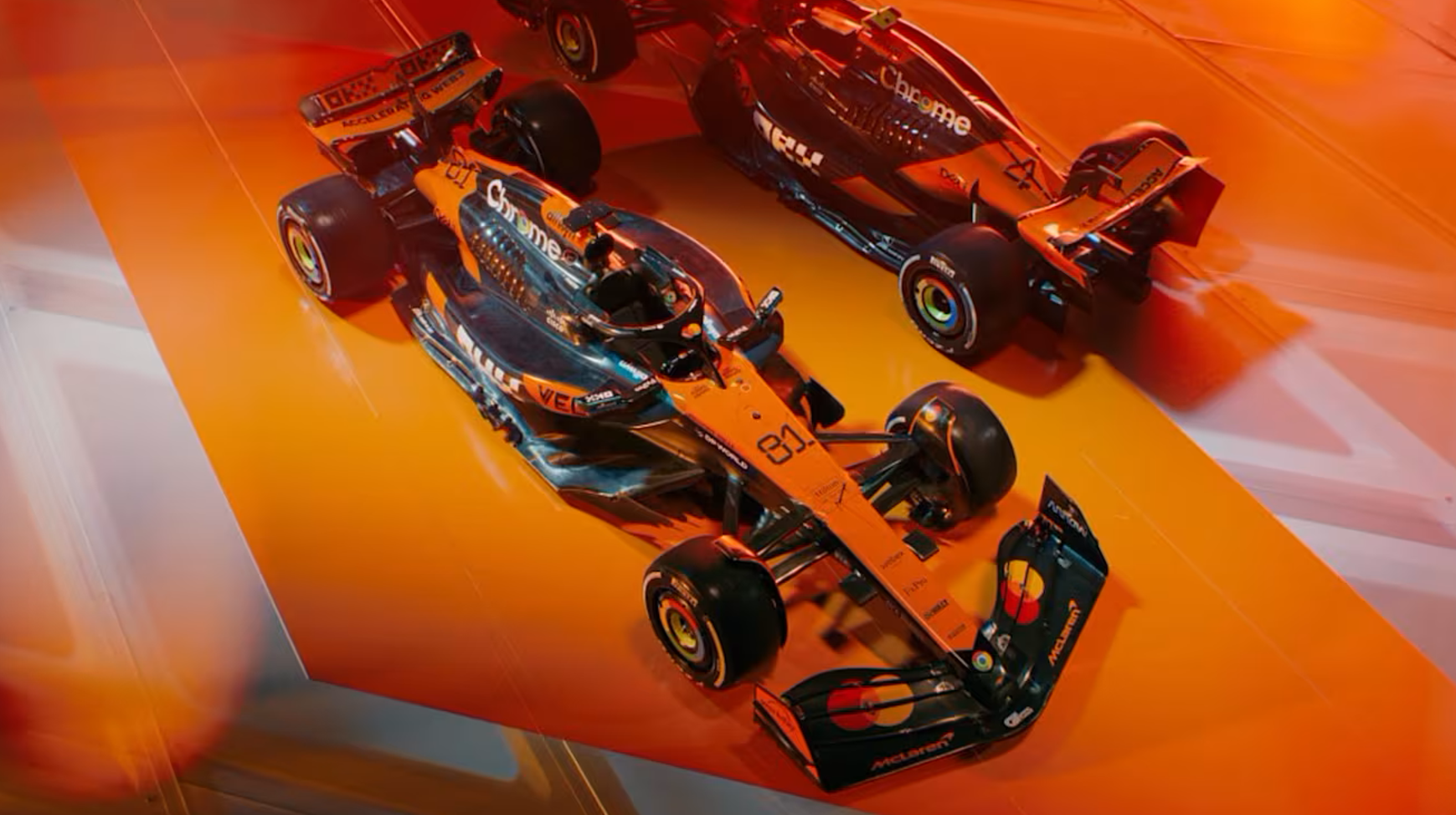 索伯车队逆转阿斯顿马丁，汉密尔顿统治全场