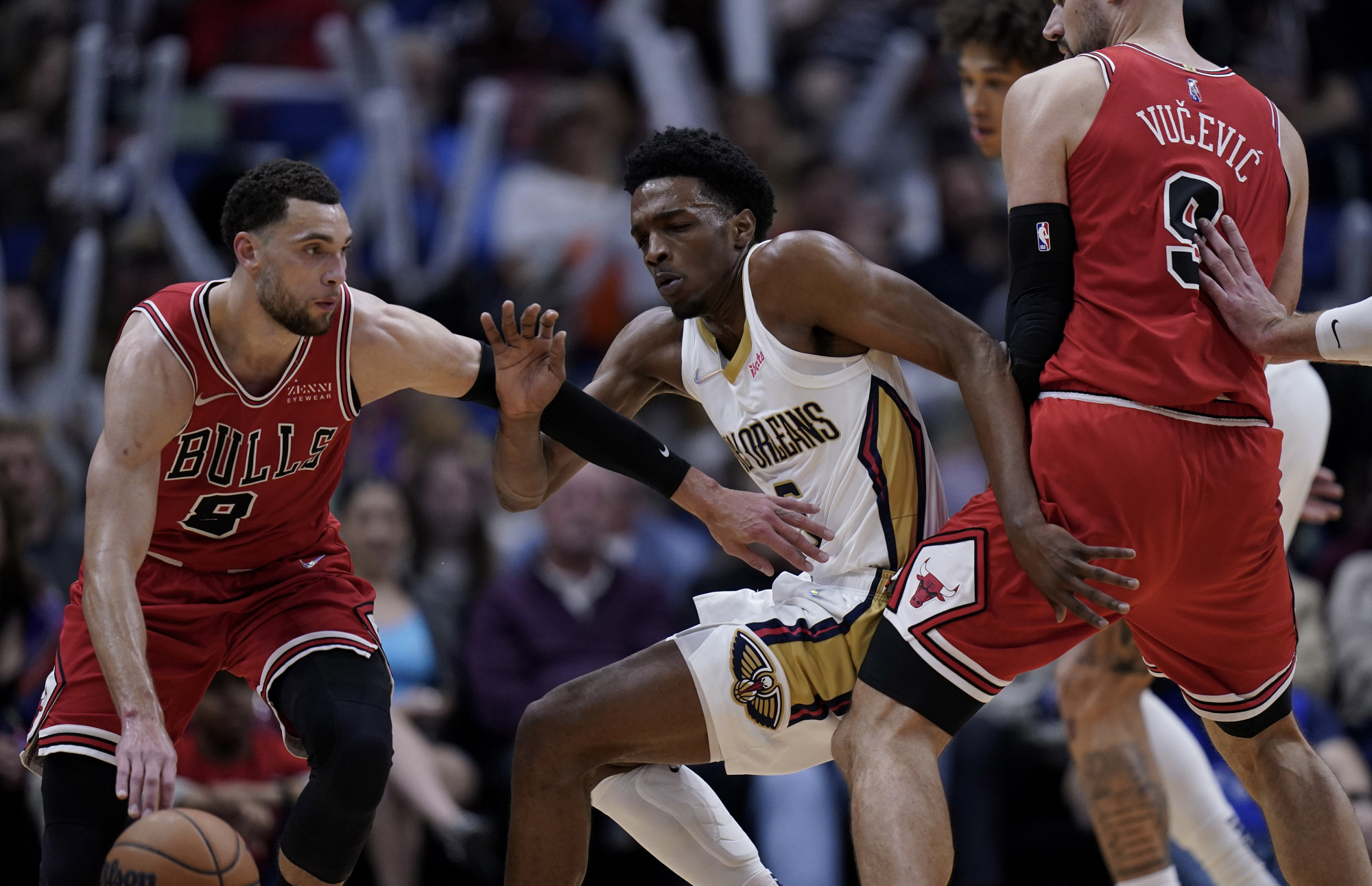 青岛队逆转鹈鹕，德罗赞统治全场