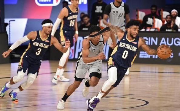 青岛队逆转鹈鹕，德罗赞统治全场